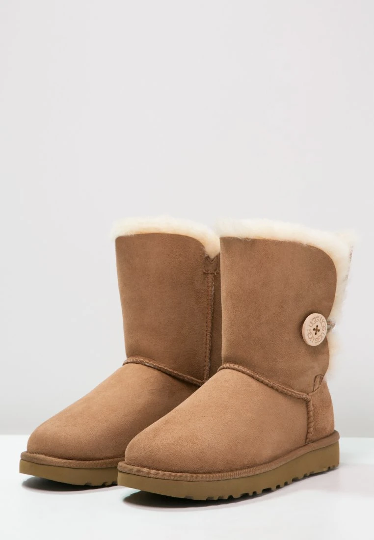 Ugg Bailey Button Ii - Korte Laarzen - Chestnut 6 Ugg Bailey Button Ii - Korte Laarzen - Chestnut - Afbeelding 4