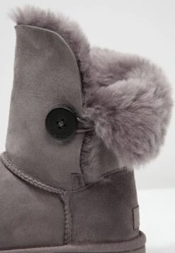 Ugg Bailey Button Ii - Korte Laarzen - Grey 16 Ugg Bailey Button Ii - Korte Laarzen - Grey -Ugg Verkoopwinkel 0fa2b7bca04f455cb6211cf818259cb8