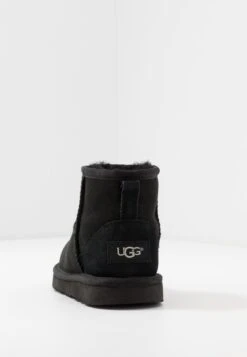 Ugg Classic Mini Ii - Korte Laarzen - Black -Ugg Verkoopwinkel 0fb9c4f9229e4cabbcce61991db9ba33