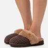 Ugg Cozy - Pantoffels - Burnt Cedar -Ugg Verkoopwinkel 138f8b86408e499f958f913b30cd152e