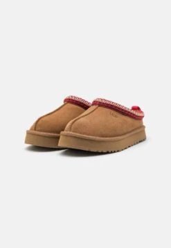 Ugg Tazz Unisex - Pantoffels - Chestnut 15 Ugg Tazz Unisex - Pantoffels - Chestnut -Ugg Verkoopwinkel 1e45b1fc8e0143d9a67e95e5556bb851