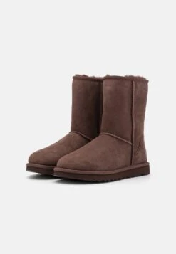 Ugg Classic Short - Korte Laarzen - Burnt Cedar 10 Ugg Classic Short - Korte Laarzen - Burnt Cedar -Ugg Verkoopwinkel 2c7556c1a1084339bce9a18377d46d02