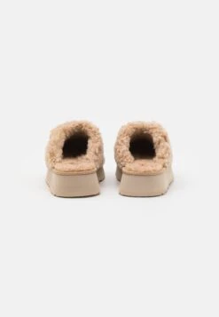 Ugg Maxi Curly Platform - Pantoffels - Sand 9 Ugg Maxi Curly Platform - Pantoffels - Sand -Ugg Verkoopwinkel 31c8816c11404bce932dfba3e5b6c8b4