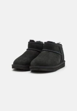 Ugg Classic Ultra Mini Unisex - Korte Laarzen - Black 15 Ugg Classic Ultra Mini Unisex - Korte Laarzen - Black -Ugg Verkoopwinkel 3e2005d52c054370837645231cf27063