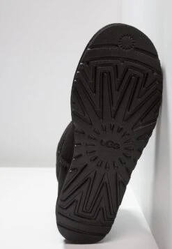 Ugg Classic Mini - Korte Laarzen - Black 12 Ugg Classic Mini - Korte Laarzen - Black -Ugg Verkoopwinkel 41d7f2aef5d9485796a2f583987981fe