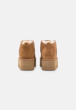 Ugg Classic Ultra Mini Platform - Enkellaarsjes Met Plateauzool - Chestnut 15 Ugg Classic Ultra Mini Platform - Enkellaarsjes Met Plateauzool - Chestnut -Ugg Verkoopwinkel 4c43d184cb4c450e800f4e7670fae588