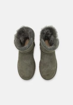 Ugg Mini Bailey Button - Korte Laarzen - Forest Night 13 Ugg Mini Bailey Button - Korte Laarzen - Forest Night -Ugg Verkoopwinkel 4f7ed4f70dfc4a33ace4ddd778480b9c