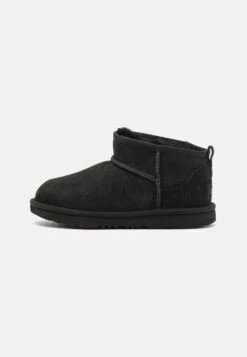 Ugg Classic Ultra Mini Unisex - Korte Laarzen - Black 13 Ugg Classic Ultra Mini Unisex - Korte Laarzen - Black -Ugg Verkoopwinkel 51519f19cbec47f9a140ef30f9123f58