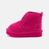 Ugg Accessible Neumel Ez-Fit Unisex - Korte Laarzen - Berry 1 Ugg Accessible Neumel Ez-Fit Unisex - Korte Laarzen - Berry -Ugg Verkoopwinkel 536b362212da41c8bc43047d86dd8481