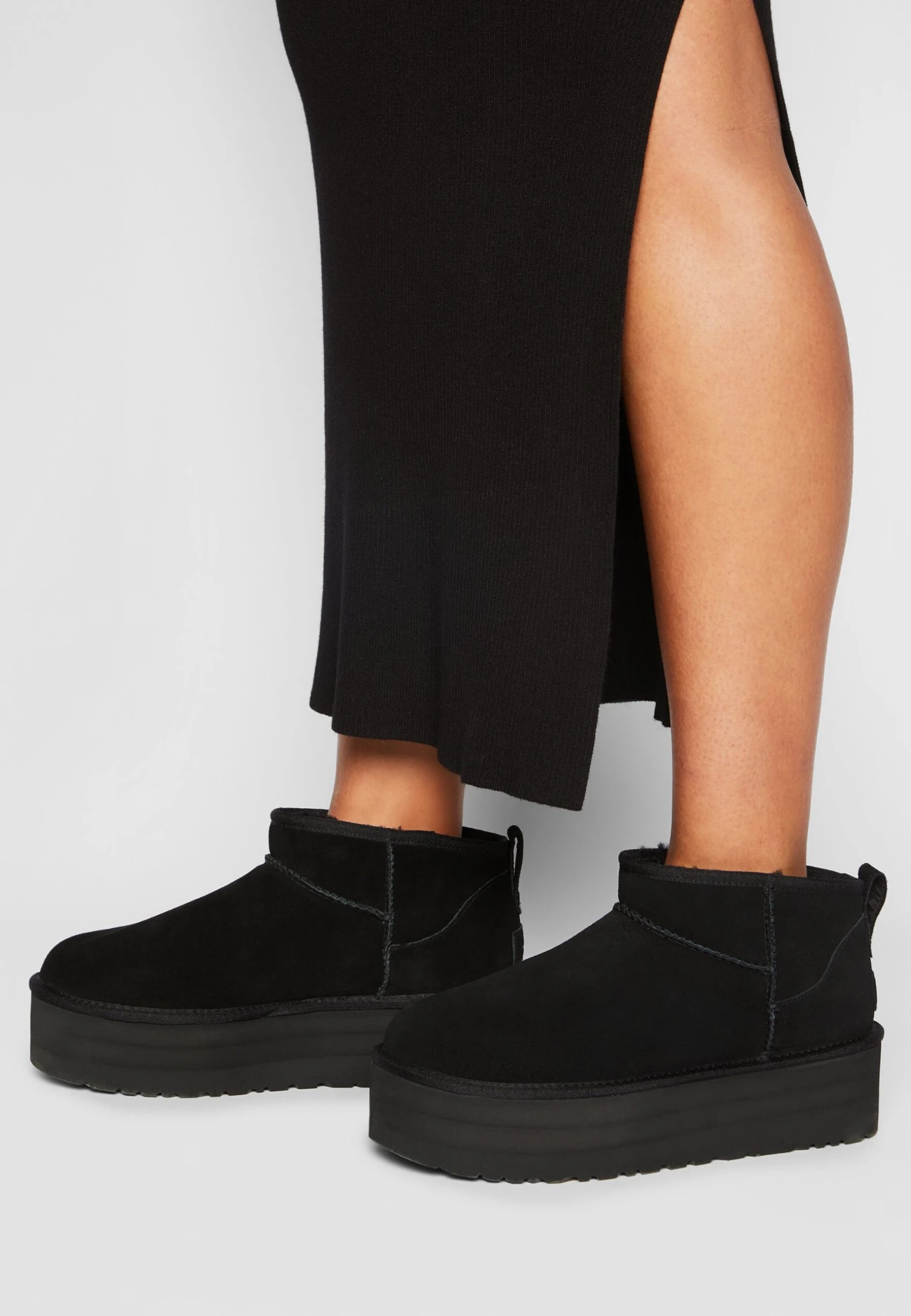 Ugg Classic Ultra Mini Platform - Enkellaarsjes Met Plateauzool - Black 6 Ugg Classic Ultra Mini Platform - Enkellaarsjes Met Plateauzool - Black - Afbeelding 4