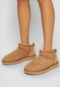 Ugg Classic Ultra - Korte Laarzen - Chestnut 13 Ugg Classic Ultra - Korte Laarzen - Chestnut -Ugg Verkoopwinkel 597afa0a99b84505882864303db228cb
