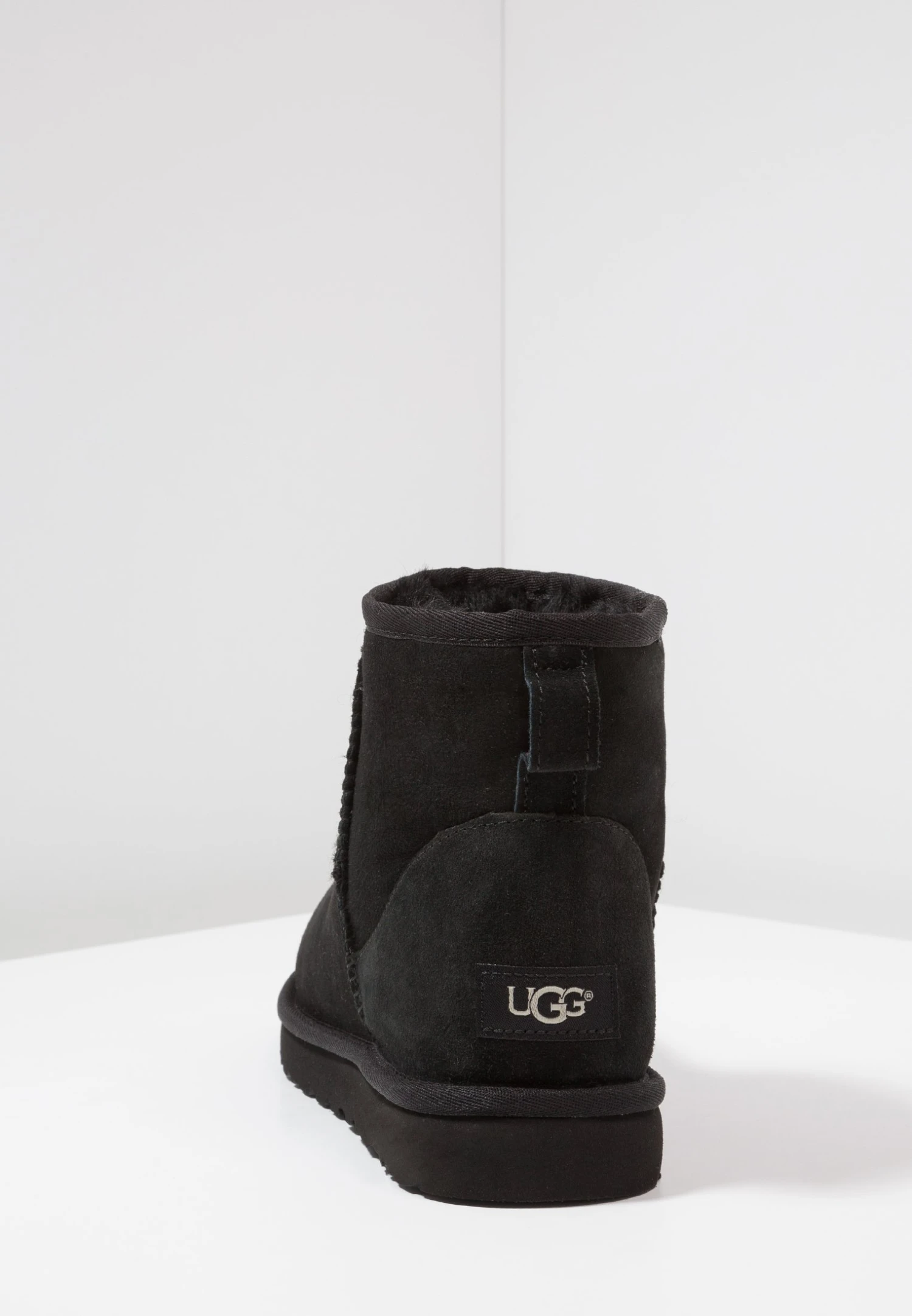 Ugg Classic Mini - Korte Laarzen - Black 6 Ugg Classic Mini - Korte Laarzen - Black - Afbeelding 4