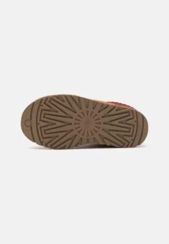 Ugg Tazz Unisex - Pantoffels - Chestnut 18 Ugg Tazz Unisex - Pantoffels - Chestnut -Ugg Verkoopwinkel 69785edec8fa427c96f3c015d7a78899