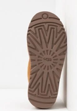 Ugg Neumel - Korte Laarzen - Chestnut 18 Ugg Neumel - Korte Laarzen - Chestnut -Ugg Verkoopwinkel 70969a2ac1944a81a2eeb360eb7eeb28