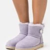 Ugg Mini Bailey Button Bling - Korte Laarzen - June Gloom 1 Ugg Mini Bailey Button Bling - Korte Laarzen - June Gloom -Ugg Verkoopwinkel 73ad97add4ca4db988ad52e810e58341