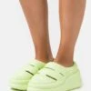 Ugg Sport Yeah- Instappers - Melon Green 2 Ugg Sport Yeah- Instappers - Melon Green -Ugg Verkoopwinkel 7572510b370d41fd97e87718d3d8c81a