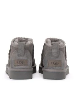 Ugg Classic Ultra - Korte Laarzen - Grey 11 Ugg Classic Ultra - Korte Laarzen - Grey -Ugg Verkoopwinkel 7844a58ce8794b8ba3e0021e74ce3d14
