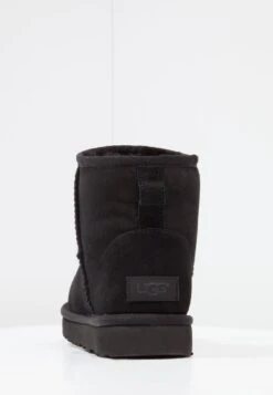Ugg Classic Mini - Korte Laarzen - Black 16 Ugg Classic Mini - Korte Laarzen - Black -Ugg Verkoopwinkel 7c7e7382554e433aae7c9c33349d0382