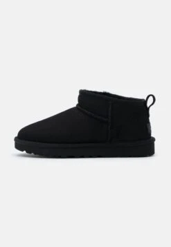 Ugg Classic Ultra - Korte Laarzen - Black 12 Ugg Classic Ultra - Korte Laarzen - Black -Ugg Verkoopwinkel 82b271a9b3cd4e799cb6c4fc6f352c2a