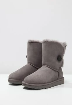 Ugg Bailey Button Ii - Korte Laarzen - Grey 13 Ugg Bailey Button Ii - Korte Laarzen - Grey -Ugg Verkoopwinkel 83adb0153a4244f797125b7309356c1e