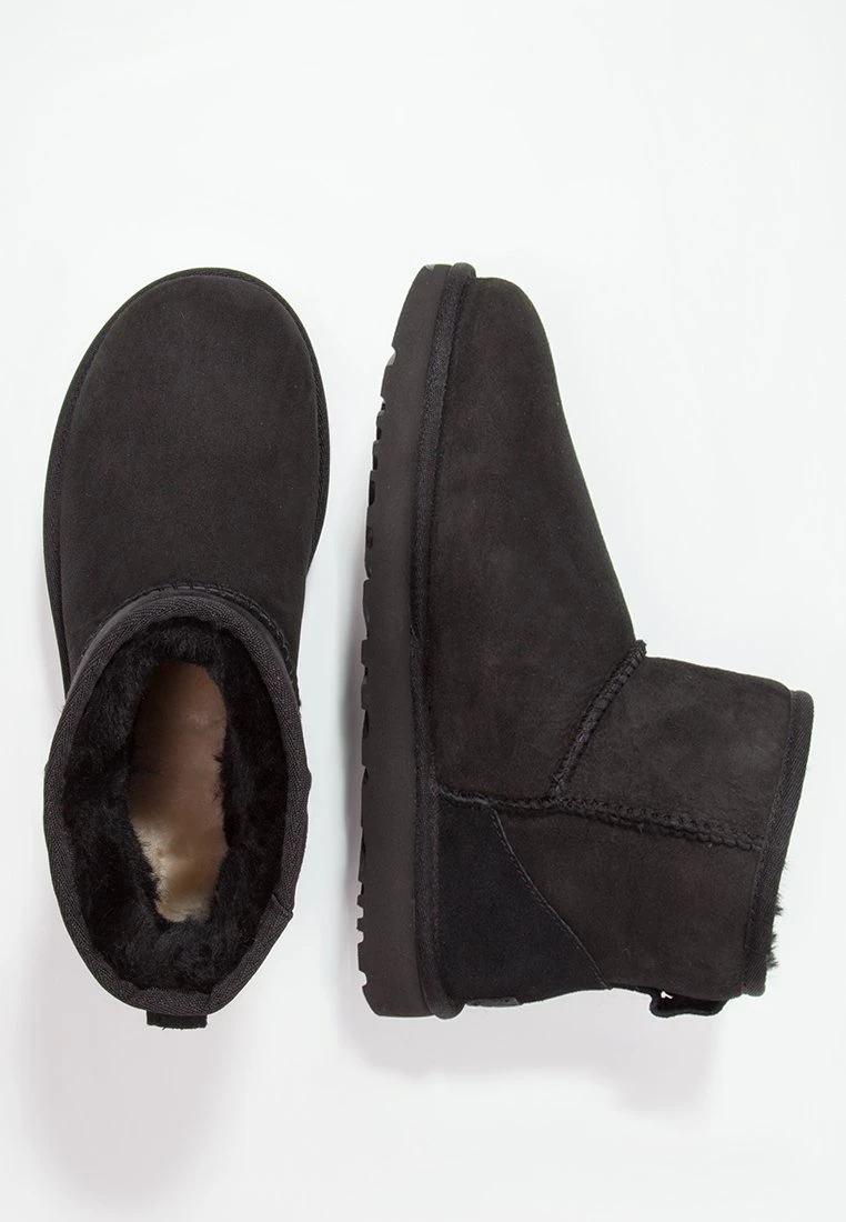 Ugg Classic Mini - Korte Laarzen - Black 9 Ugg Classic Mini - Korte Laarzen - Black - Afbeelding 7