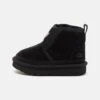 Ugg Accessible Neumel Ez-Fit Unisex - Korte Laarzen - Black 2 Ugg Accessible Neumel Ez-Fit Unisex - Korte Laarzen - Black -Ugg Verkoopwinkel 986d40f6005c463ab17526fb4348991b