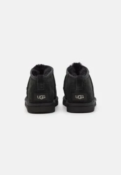 Ugg Classic Ultra Mini Unisex - Korte Laarzen - Black 16 Ugg Classic Ultra Mini Unisex - Korte Laarzen - Black -Ugg Verkoopwinkel 99d98b223f20467b946ceb8e42cb6d12