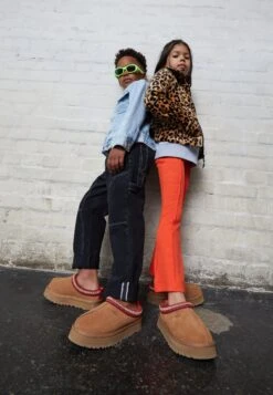 Ugg Tazz Unisex - Pantoffels - Chestnut