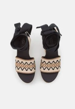 Ugg Abbot Ankle Wrap - Sandalen Met Hoge Hak - Black 13 Ugg Abbot Ankle Wrap - Sandalen Met Hoge Hak - Black -Ugg Verkoopwinkel a6ed726dbcf444b8841b02848b023e03