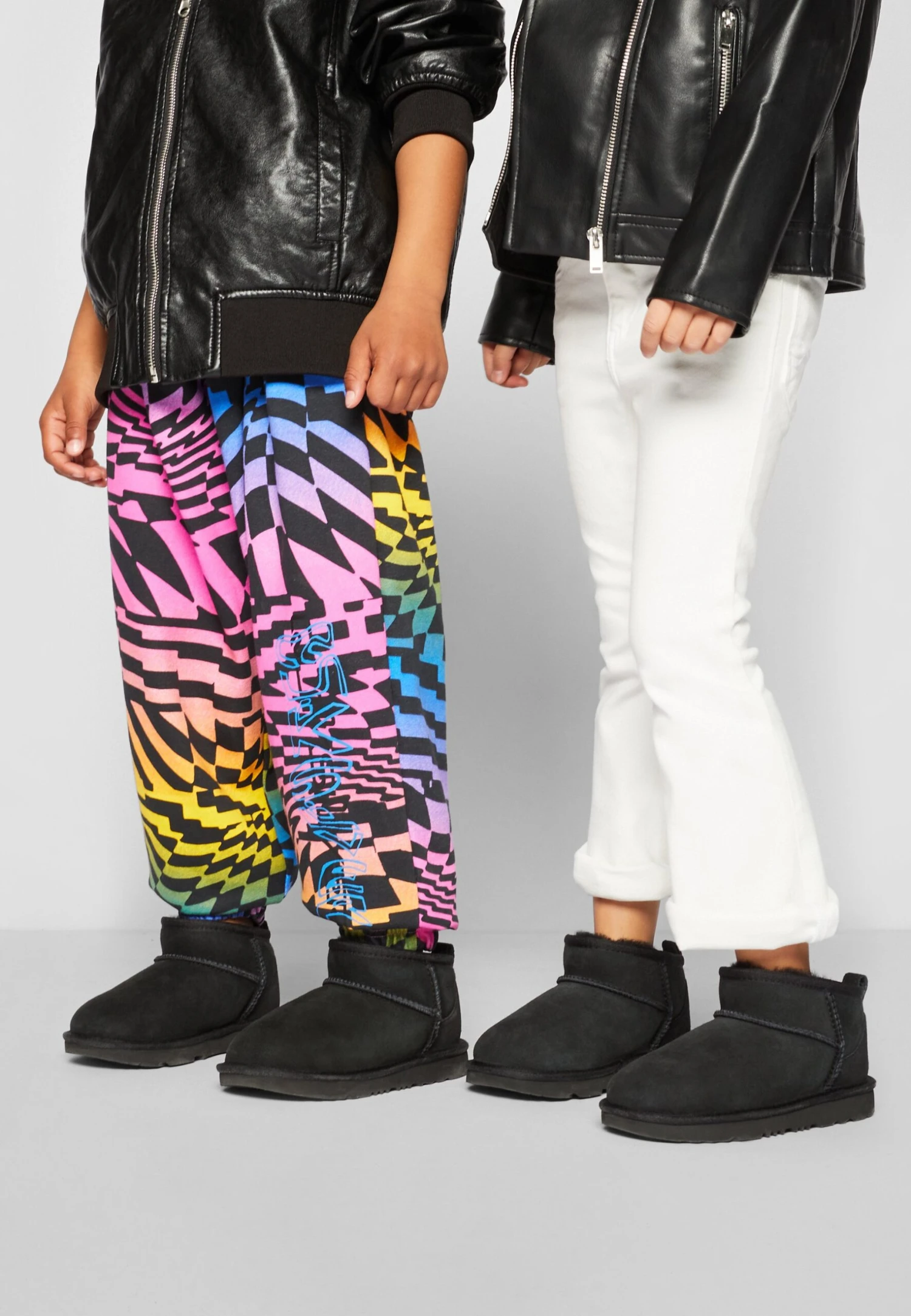 Ugg Classic Ultra Mini Unisex - Korte Laarzen - Black 6 Ugg Classic Ultra Mini Unisex - Korte Laarzen - Black - Afbeelding 4