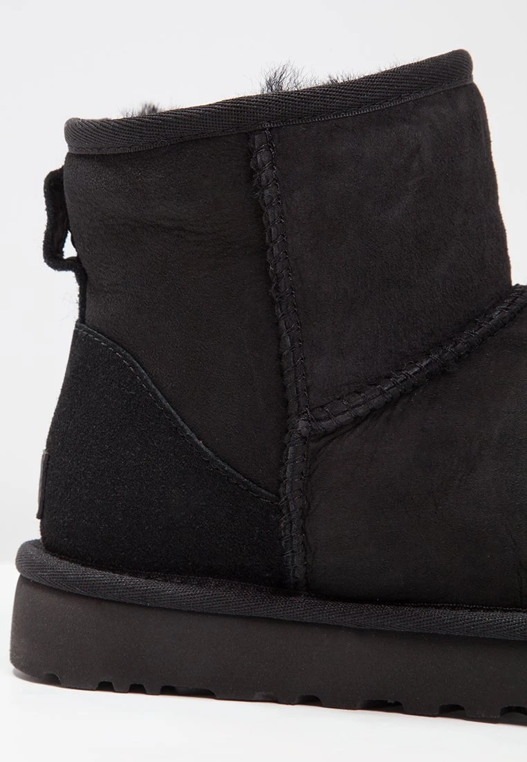 Ugg Classic Mini - Korte Laarzen - Black 11 Ugg Classic Mini - Korte Laarzen - Black - Afbeelding 9