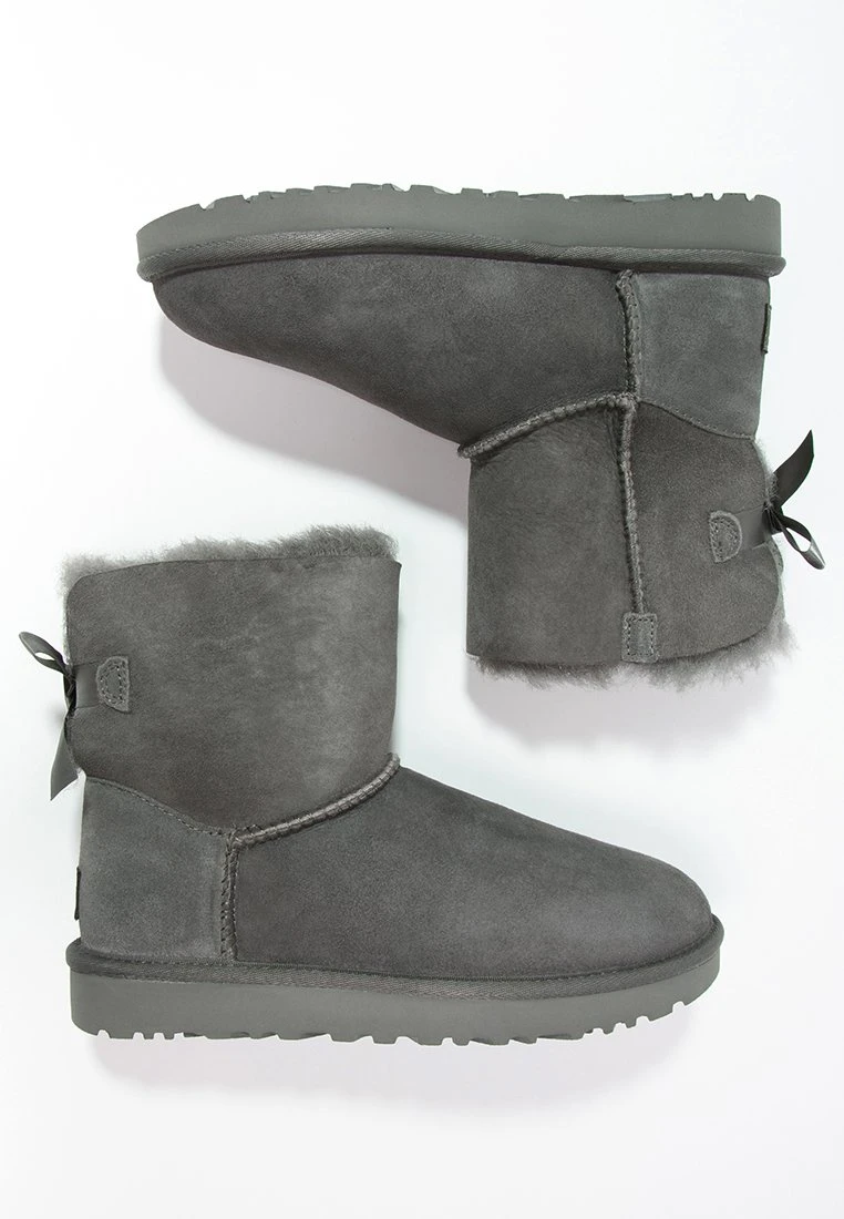 Ugg Mini Bailey Bow - Korte Laarzen - Grey 5 Ugg Mini Bailey Bow - Korte Laarzen - Grey - Afbeelding 3
