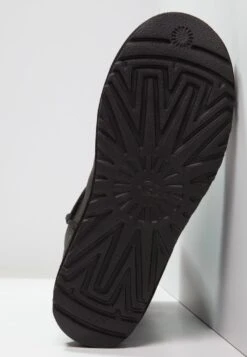 Ugg Classic- Snowboots- Black 14 Ugg Classic- Snowboots- Black -Ugg Verkoopwinkel b20ecc0d17f54114851fc8d50bd6a6e3