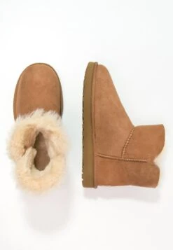 Ugg Mini Bailey Button - Korte Laarzen - Chestnut 14 Ugg Mini Bailey Button - Korte Laarzen - Chestnut -Ugg Verkoopwinkel b469df1e0cd94bf0bc2b267e00f03084