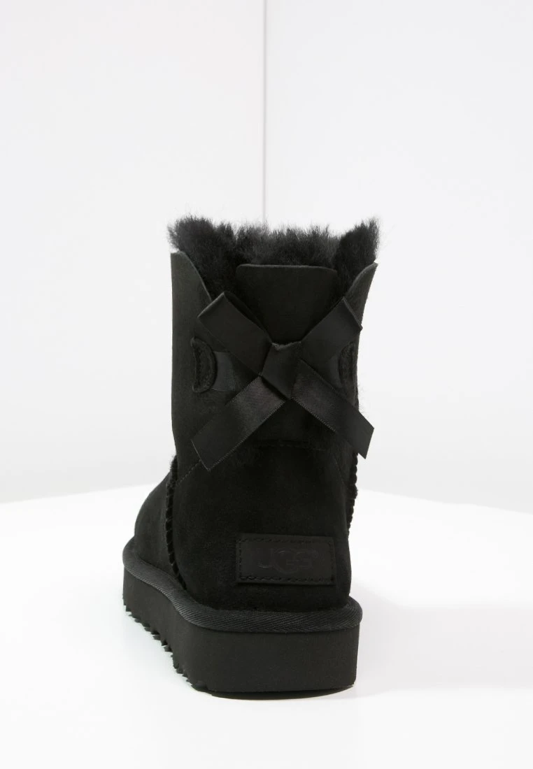Ugg Mini Bailey Bow - Korte Laarzen - Black 7 Ugg Mini Bailey Bow - Korte Laarzen - Black - Afbeelding 5