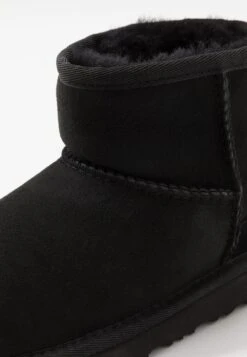 Ugg Classic Mini Ii - Korte Laarzen - Black -Ugg Verkoopwinkel bc423b0126624e33aaf5d3381e03e295