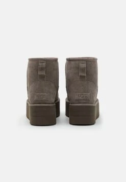 Ugg Classic Mini Platform - Enkellaarsjes Met Plateauzool - Smoke Plume 11 Ugg Classic Mini Platform - Enkellaarsjes Met Plateauzool - Smoke Plume -Ugg Verkoopwinkel beeb1ae5fa3f447799afee8f2043c171