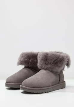 Ugg Bailey Button Ii - Korte Laarzen - Grey 17 Ugg Bailey Button Ii - Korte Laarzen - Grey -Ugg Verkoopwinkel c7052dc2be7043a6941b469820cab3f6