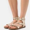 Ugg Solivan Strap - Sandalen - Pale Gold Metallic 2 Ugg Solivan Strap - Sandalen - Pale Gold Metallic -Ugg Verkoopwinkel ca4b468627084b67ab825267491f6bad