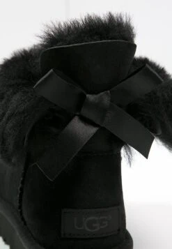 Ugg Mini Bailey Bow - Korte Laarzen - Black 15 Ugg Mini Bailey Bow - Korte Laarzen - Black -Ugg Verkoopwinkel cbca21392ca043638604771e9625f7a2