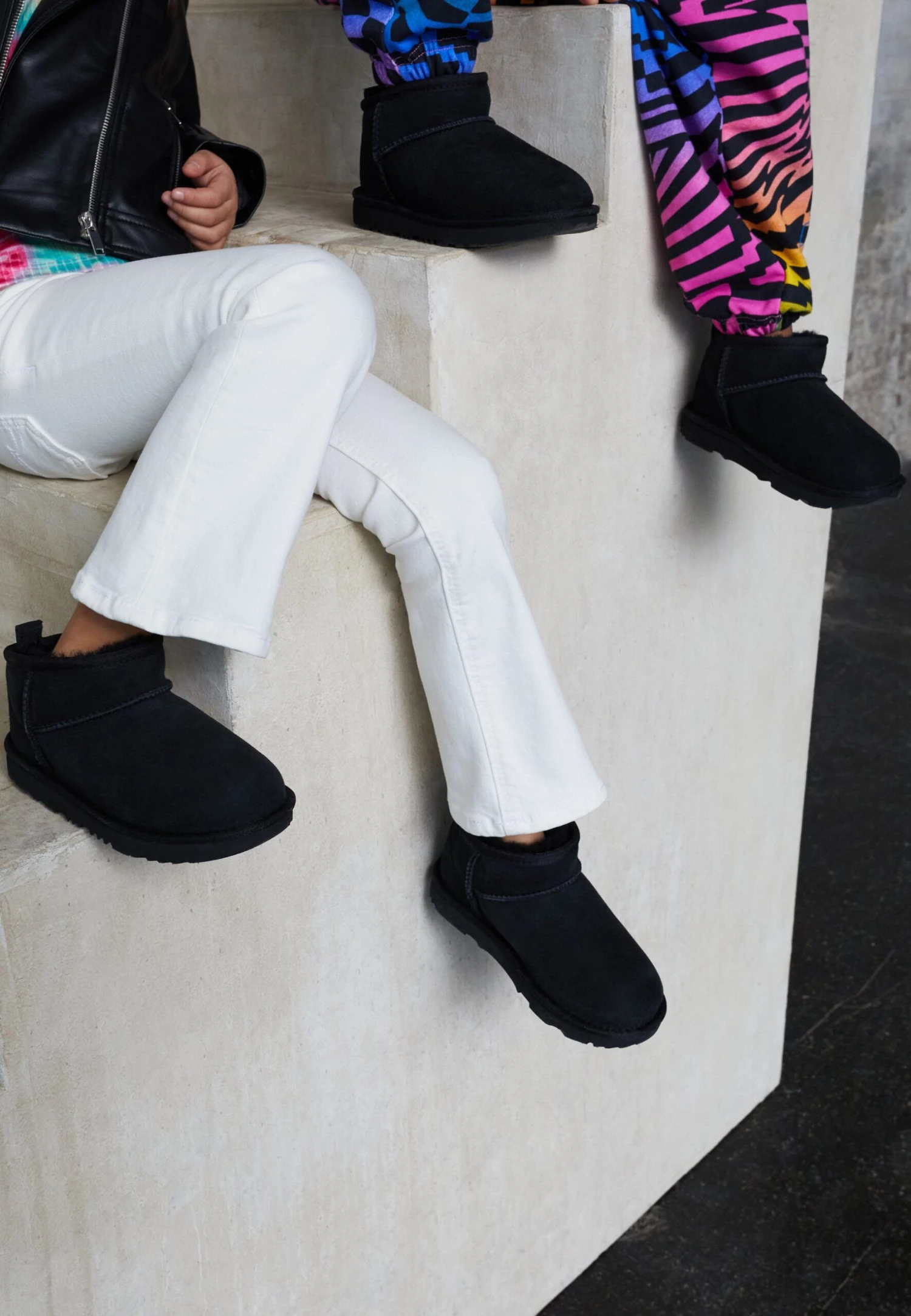 Ugg Classic Ultra Mini Unisex - Korte Laarzen - Black 4 Ugg Classic Ultra Mini Unisex - Korte Laarzen - Black - Afbeelding 2