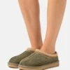 Ugg Tasman - Pantoffels - Burnt Olive 1 Ugg Tasman - Pantoffels - Burnt Olive -Ugg Verkoopwinkel d40b8441ef94497899e6aae90c47fb8d