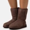 Ugg Classic Short - Korte Laarzen - Burnt Cedar 1 Ugg Classic Short - Korte Laarzen - Burnt Cedar -Ugg Verkoopwinkel da85ebbef5b94194891c07c9082eddb9