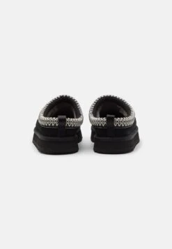 Ugg Tazz Unisex - Pantoffels - Black 16 Ugg Tazz Unisex - Pantoffels - Black -Ugg Verkoopwinkel dc5a50cc01fc461aab984533da3bc93d
