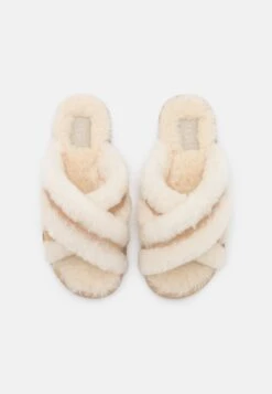 Ugg Scuffita - Muiltjes - Sand 13 Ugg Scuffita - Muiltjes - Sand -Ugg Verkoopwinkel dd132f5f796c49a48a257f1dda28fcbb