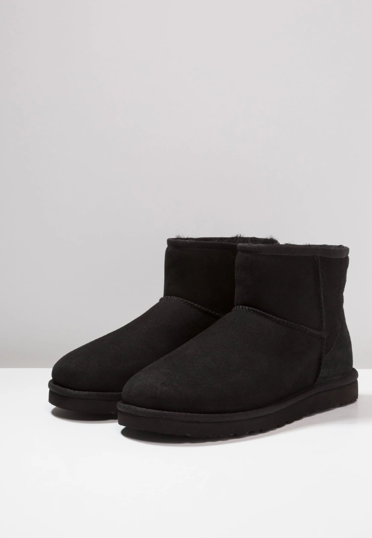 Ugg Classic Mini - Korte Laarzen - Black 5 Ugg Classic Mini - Korte Laarzen - Black - Afbeelding 3