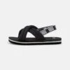 Ugg Everlee Unisex - Sandalen - Black 2 Ugg Everlee Unisex - Sandalen - Black -Ugg Verkoopwinkel ebda7012f3b24b398921fd7bfd231948
