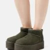 Ugg Classic Ultra Mini Platform - Enkellaarsjes Met Plateauzool - Moss Green 1 Ugg Classic Ultra Mini Platform - Enkellaarsjes Met Plateauzool - Moss Green -Ugg Verkoopwinkel ee66df9da48e47e6939fa6492adba63e
