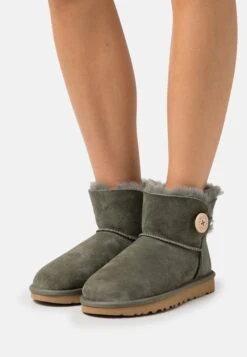 Ugg Mini Bailey Button - Korte Laarzen - Forest Night
