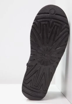 Ugg Classic Mini - Korte Laarzen - Black 18 Ugg Classic Mini - Korte Laarzen - Black -Ugg Verkoopwinkel f357604ec0b446cf92cd699ddaccbfab